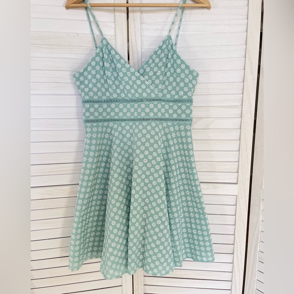 Trixxi Clothing Company Womens Juniors L Green Floral Fit & Flare Dress NEW